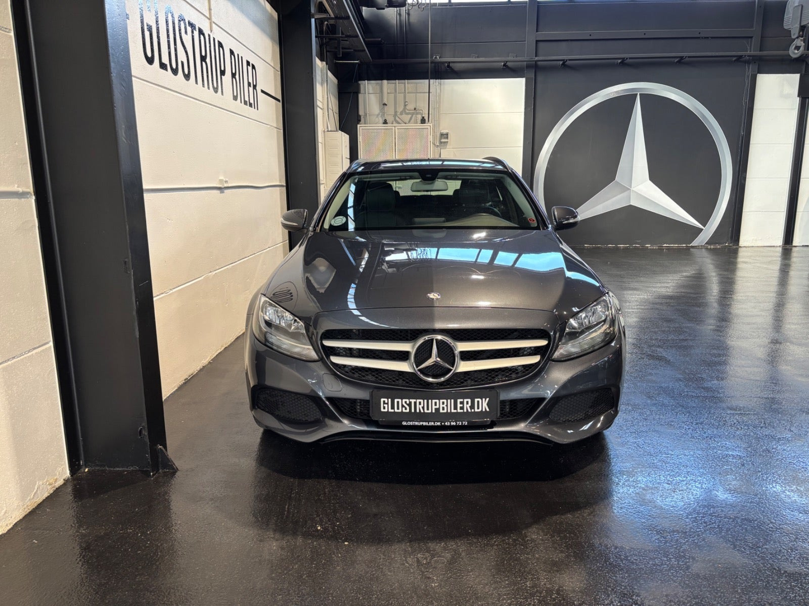 Grå Mercedes C200 fra 2015
