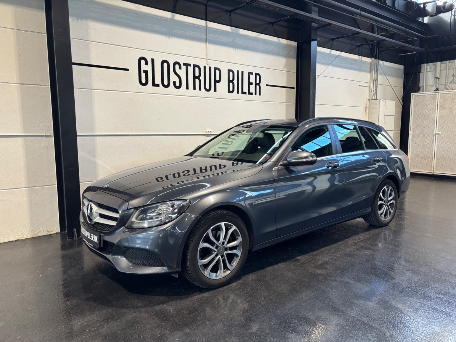 Grå Mercedes C200 fra 2015