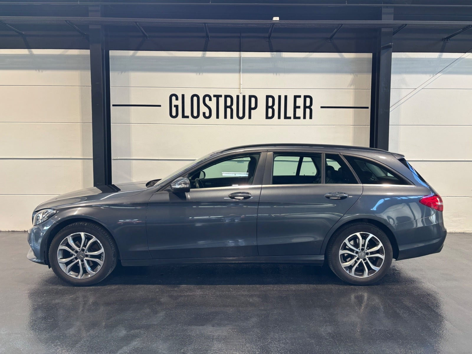 Grå Mercedes C200 fra 2015