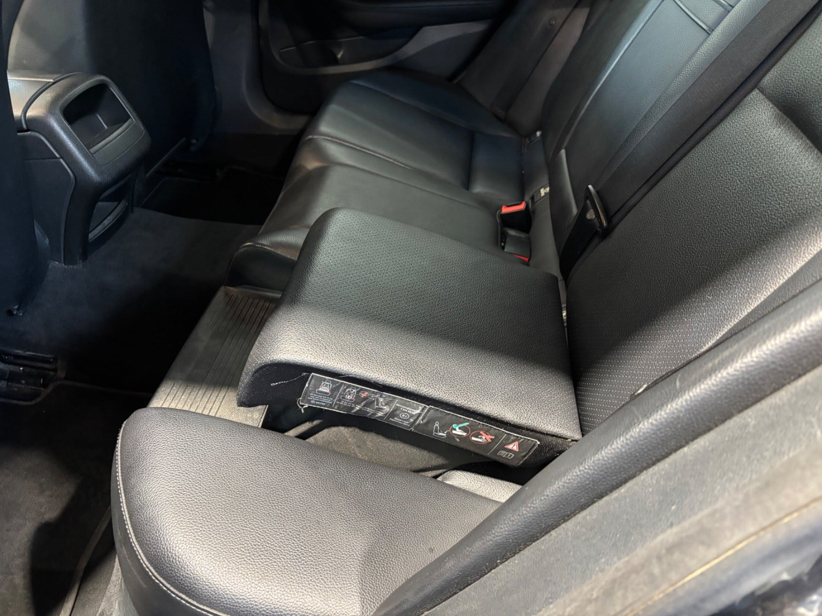 Grå Mercedes C200 fra 2015