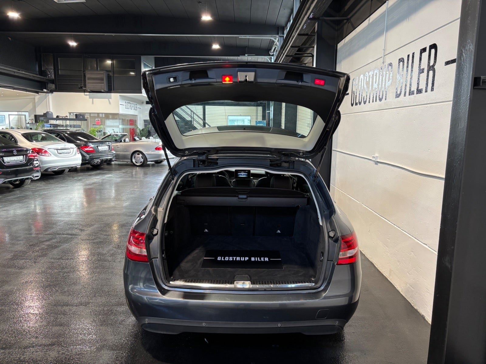 Grå Mercedes C200 fra 2015
