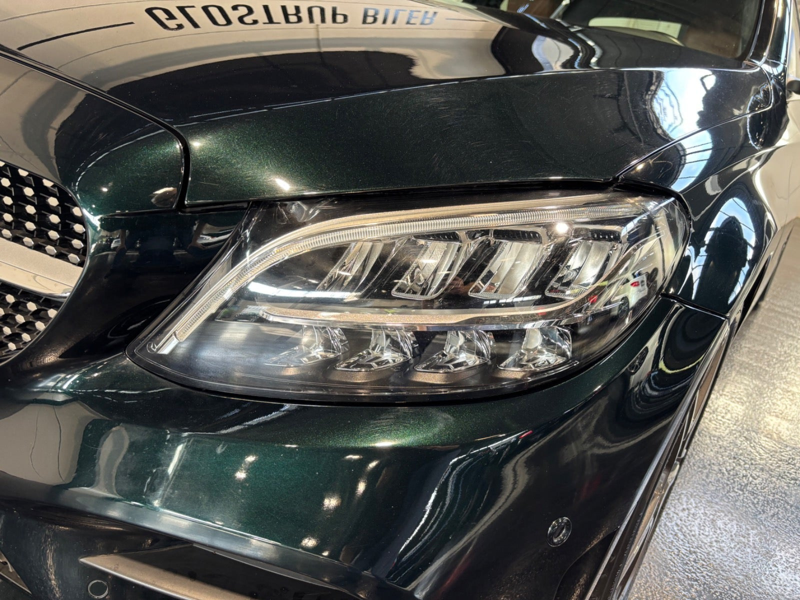 Grøn Mercedes C200 fra 2020
