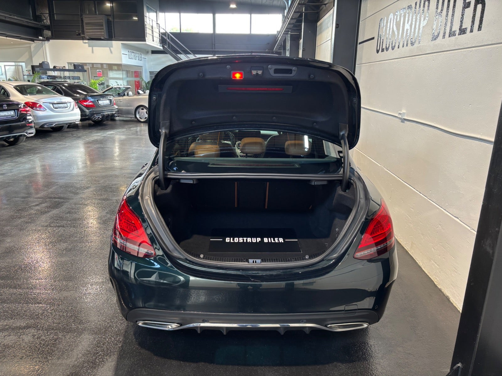 Grøn Mercedes C200 fra 2020