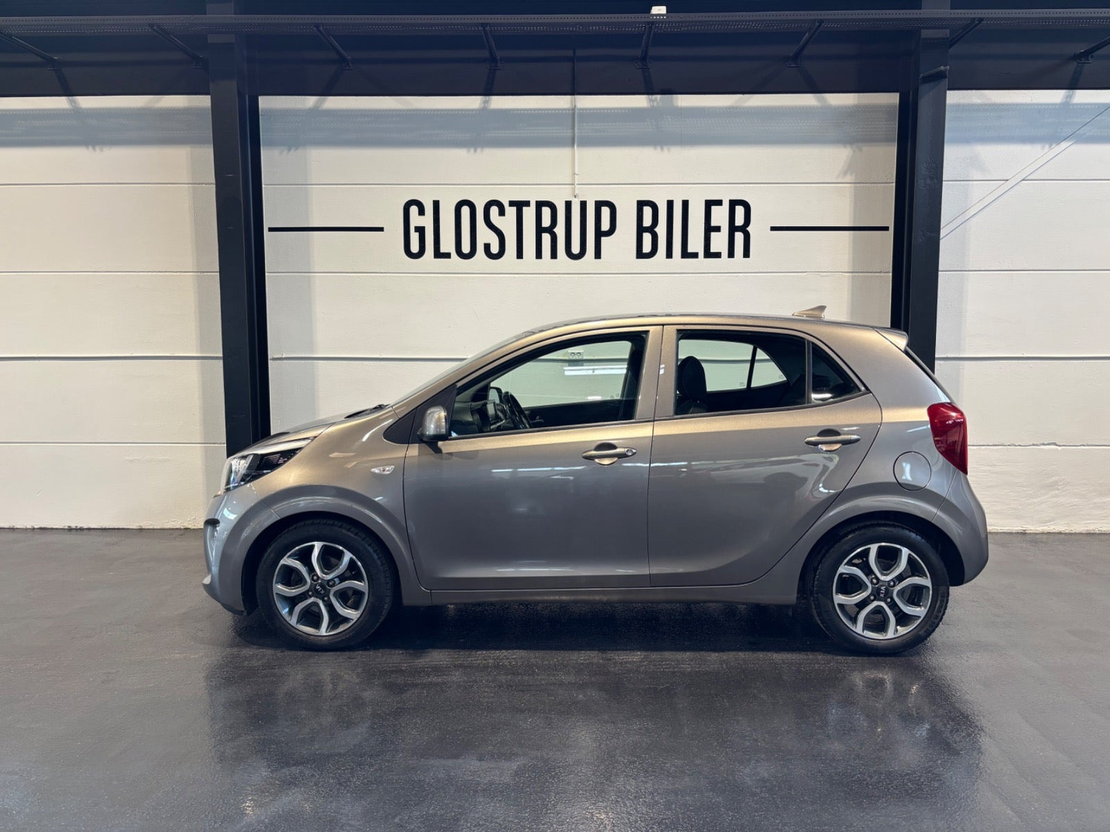 Beige Kia Picanto fra 2018