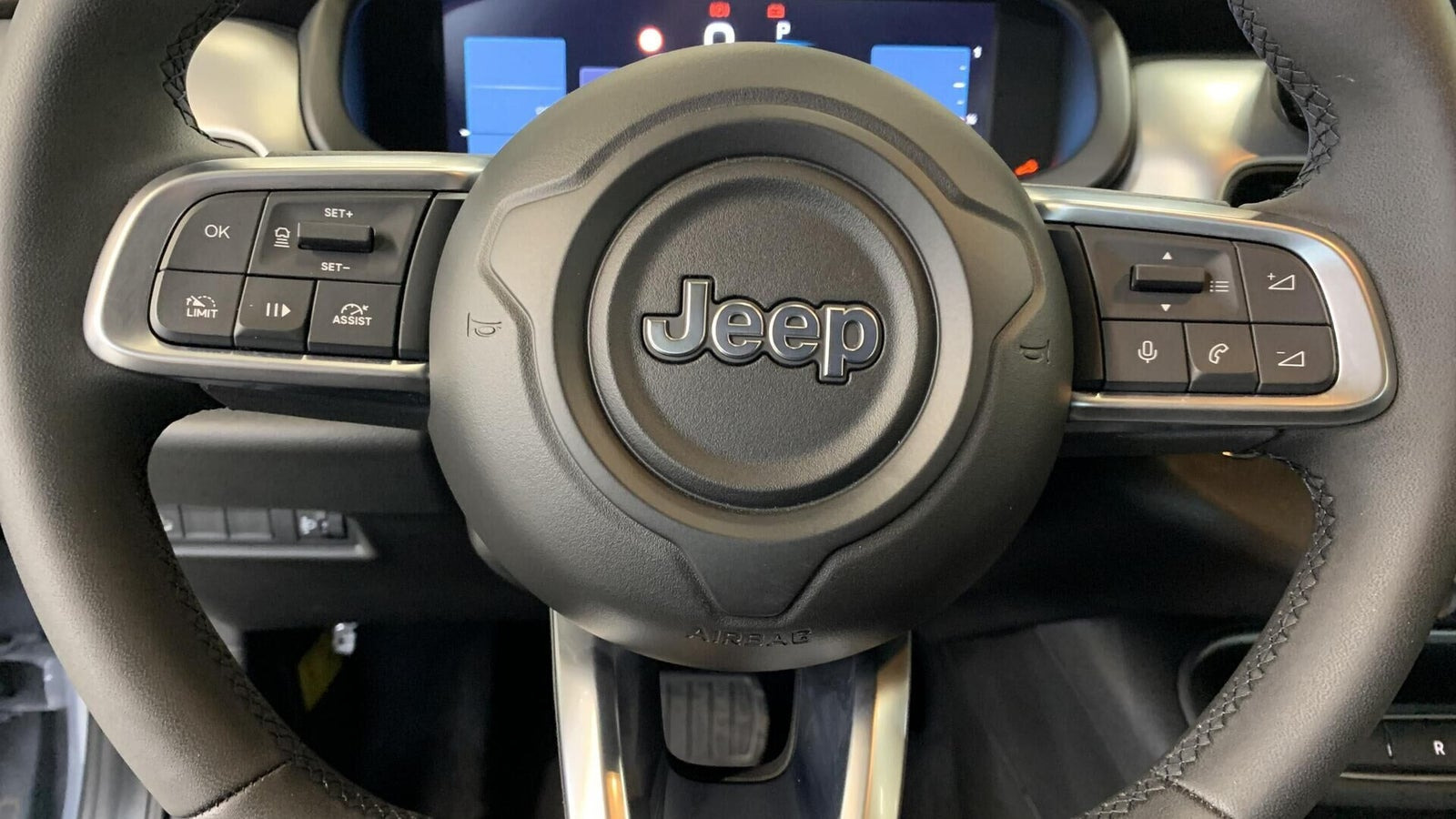 Grå Jeep Avenger fra 2025