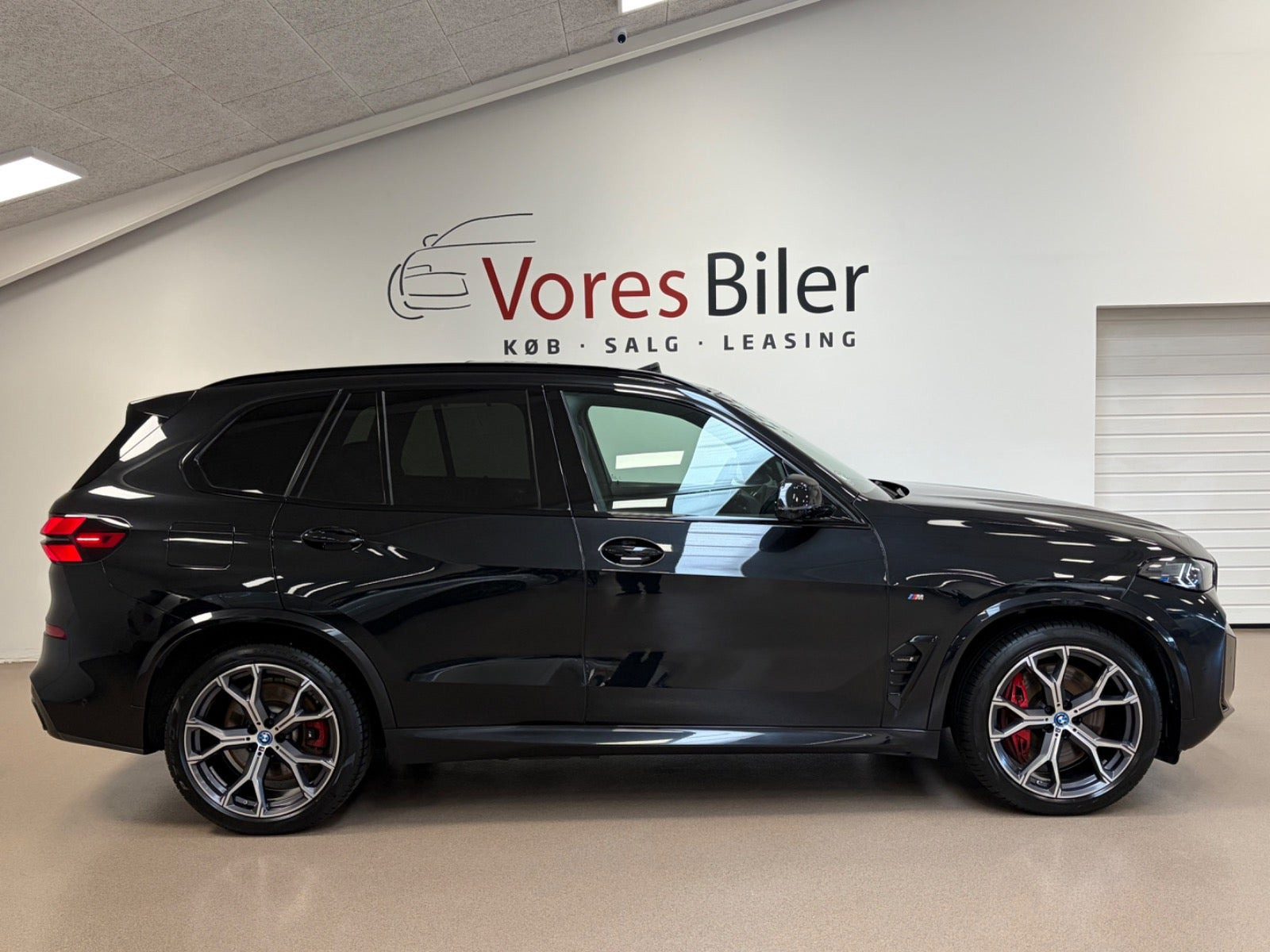 Sort BMW X5 fra 2023