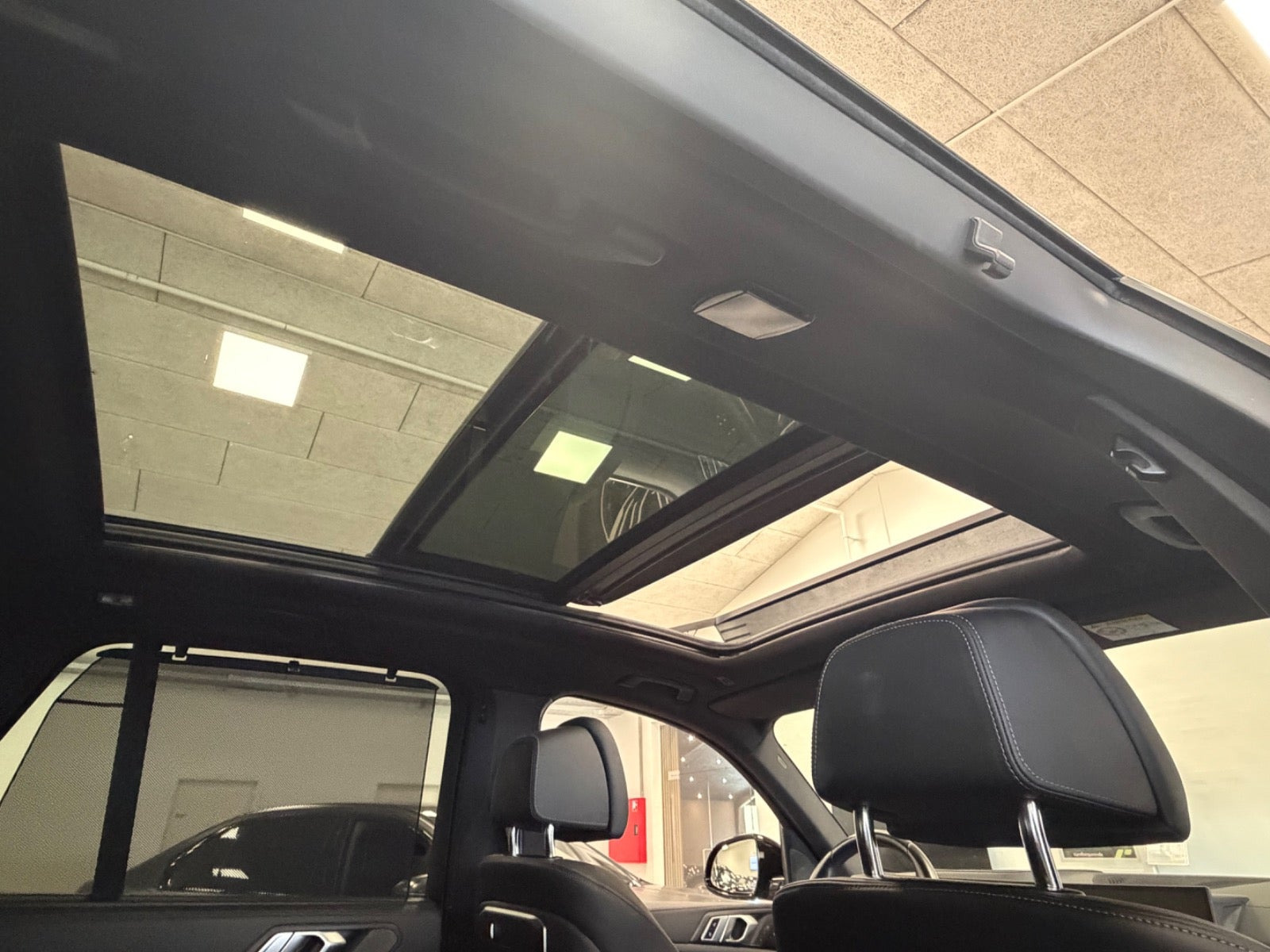 Sort BMW X5 fra 2023