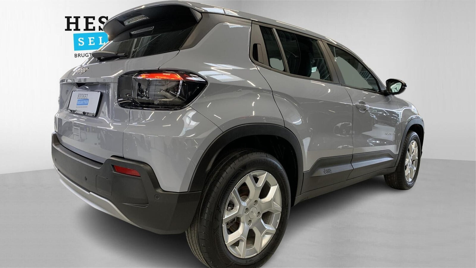 Grå Jeep Avenger fra 2025