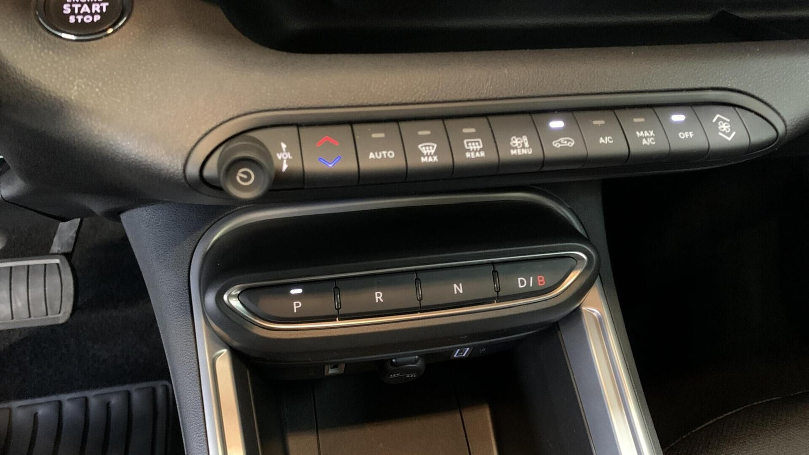 Grå Jeep Avenger fra 2025