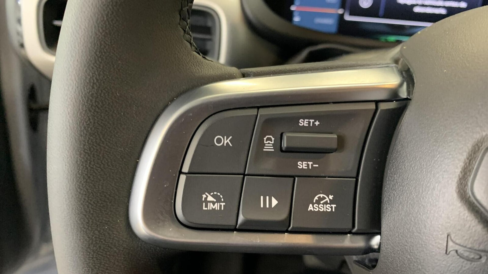 Grå Jeep Avenger fra 2025