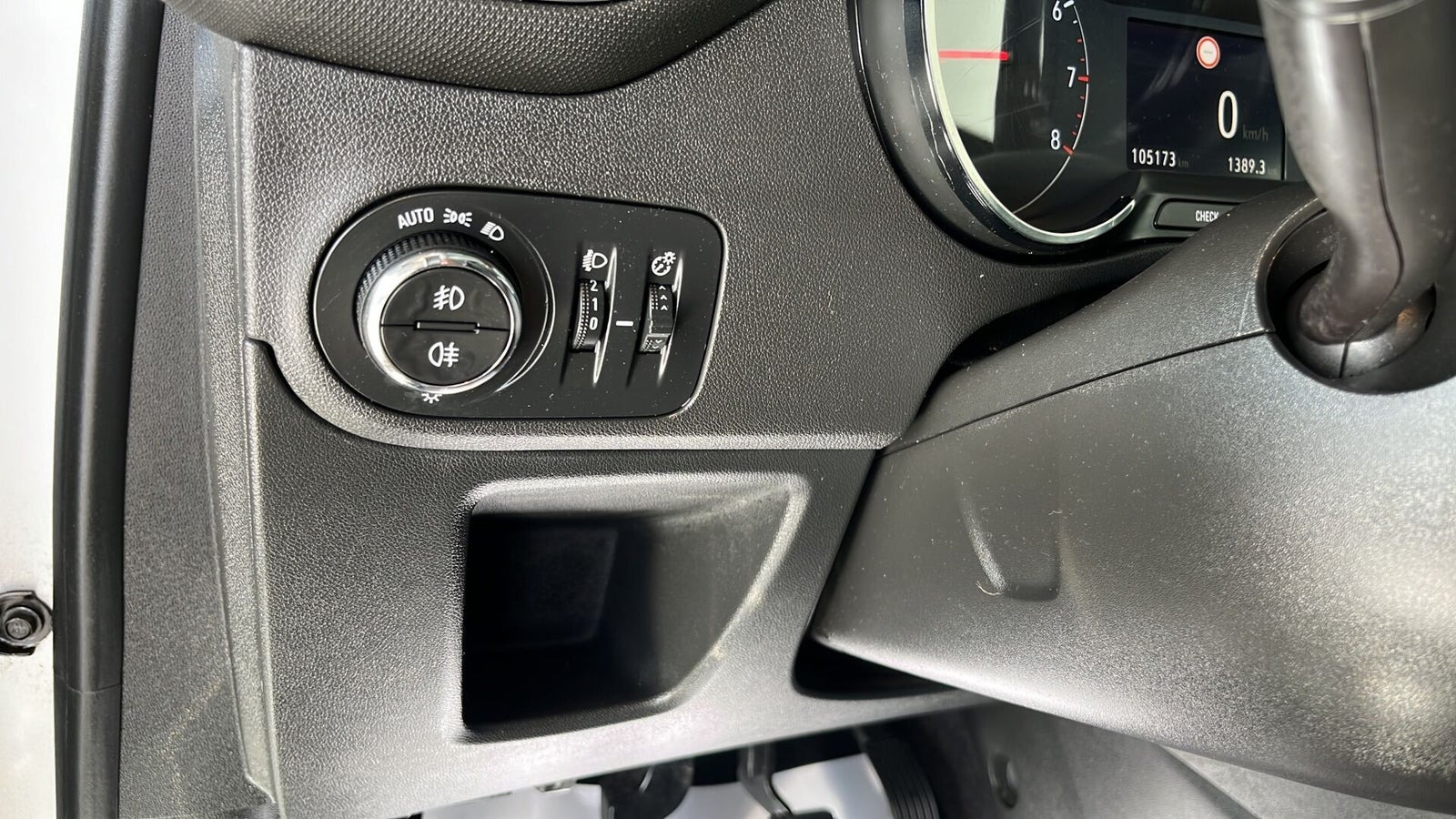 Sølv Opel Crossland X fra 2018