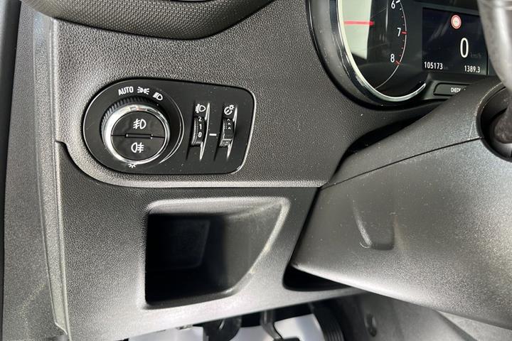 Sølv Opel Crossland X fra 2018