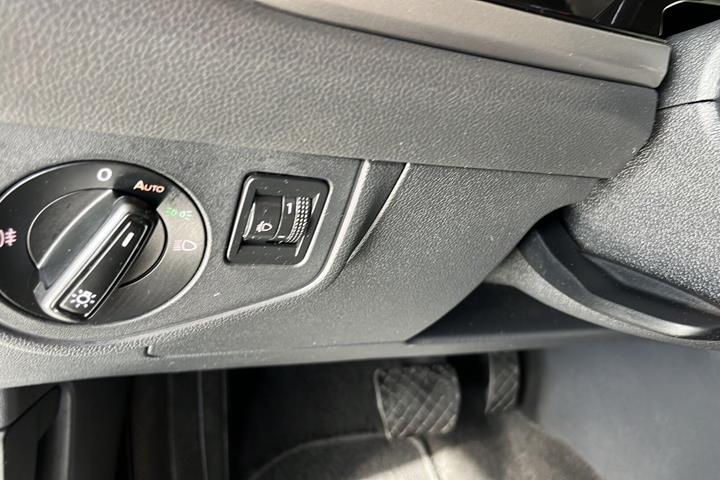 Sølv VW Polo fra 2020
