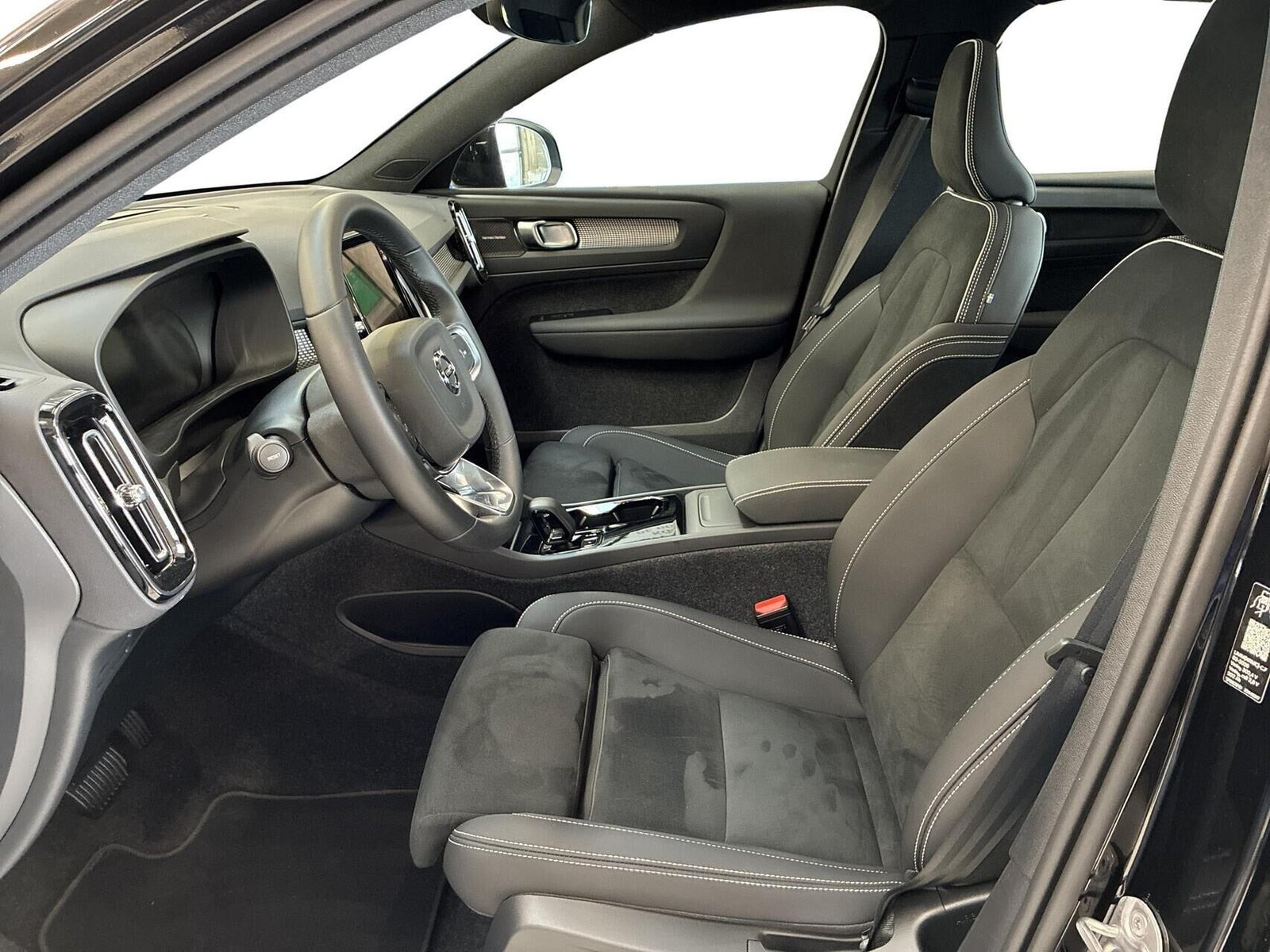 Sort Volvo EX40 fra 2026