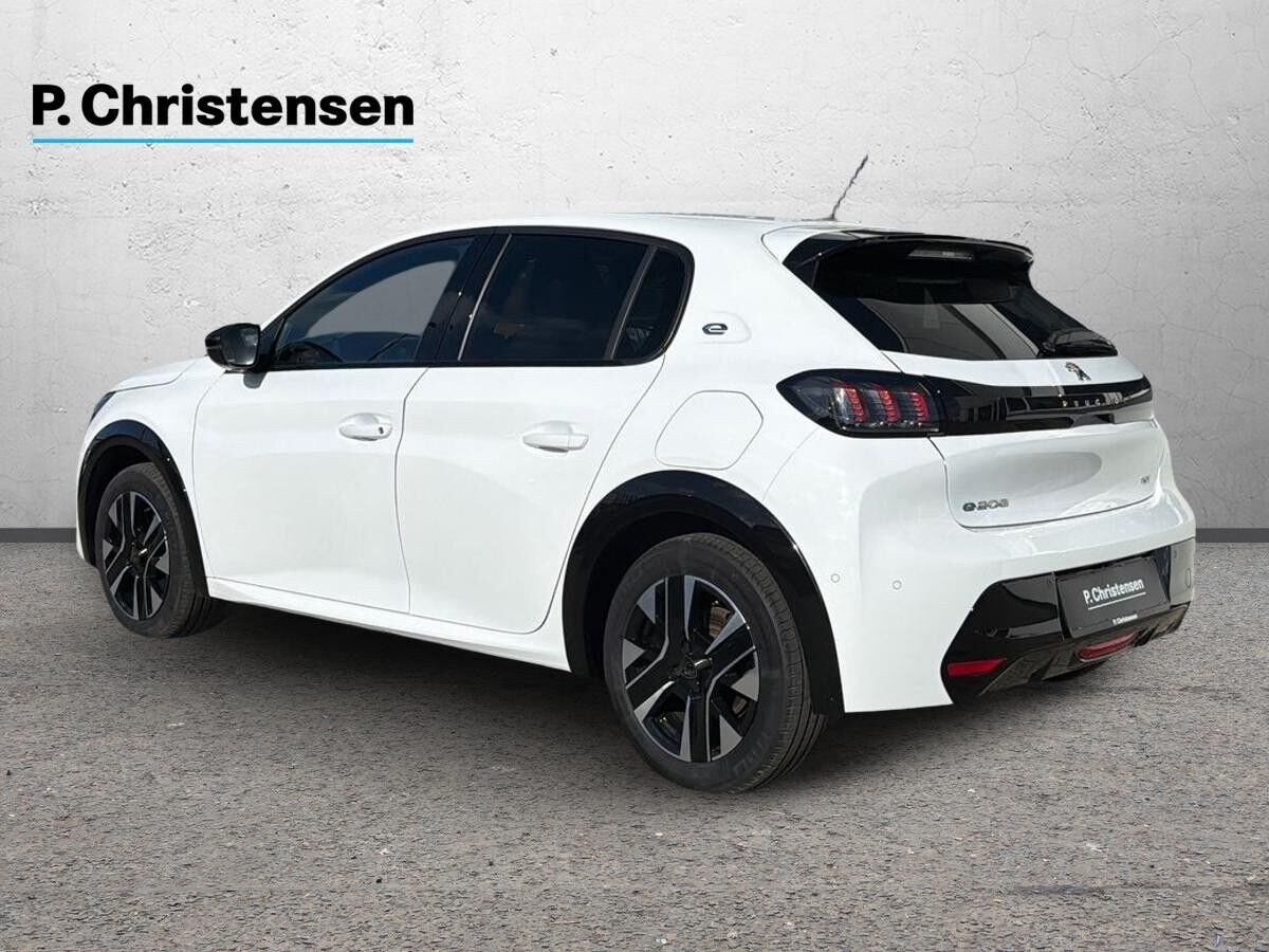 Hvid Peugeot e-208 fra 2023
