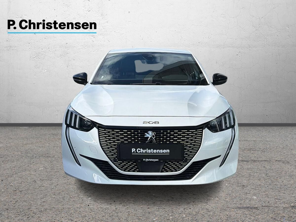 Hvid Peugeot e-208 fra 2023