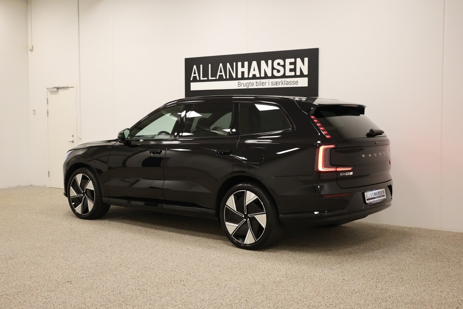 Sort Volvo EX90 fra 2024