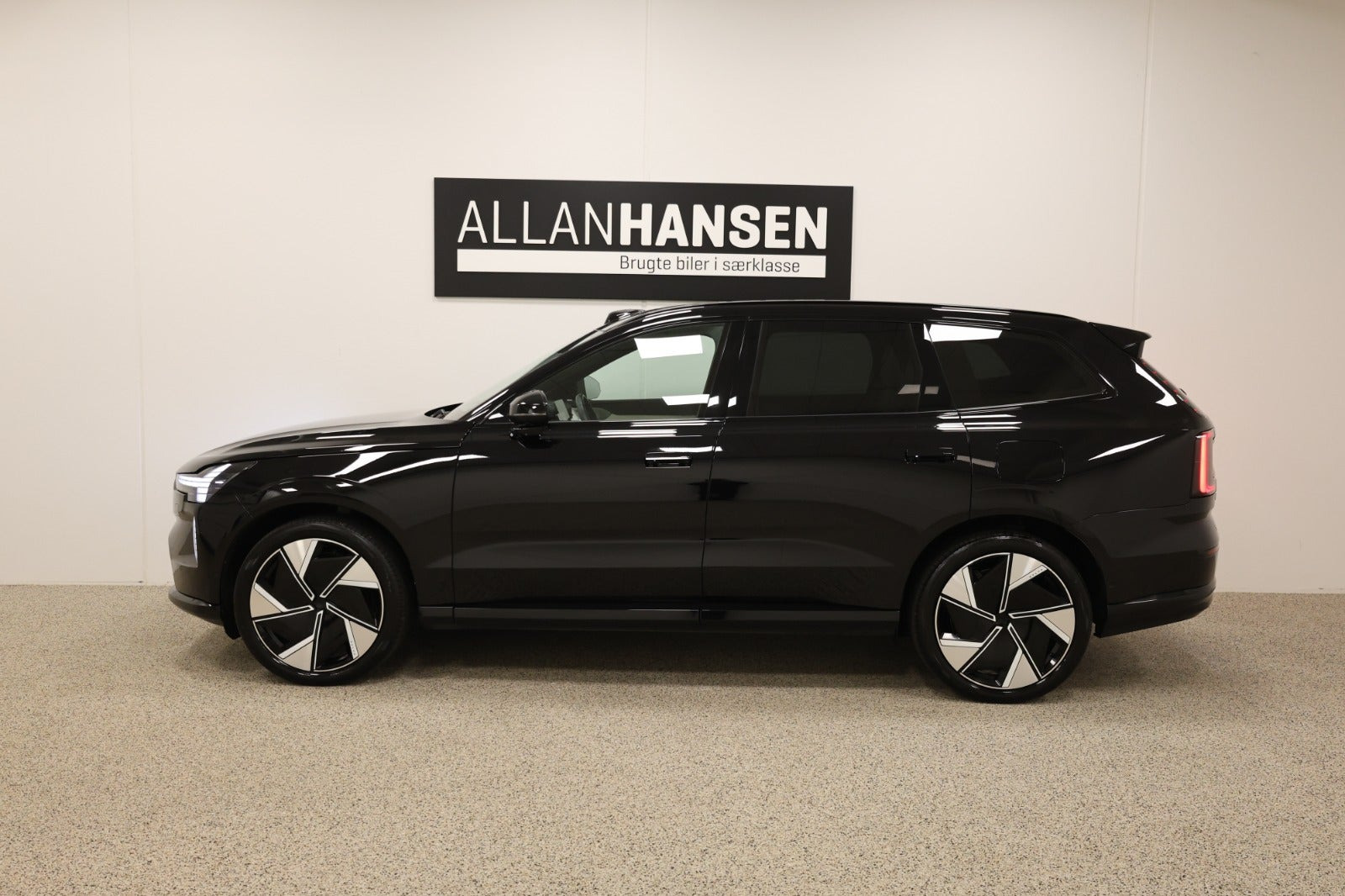 Sort Volvo EX90 fra 2024