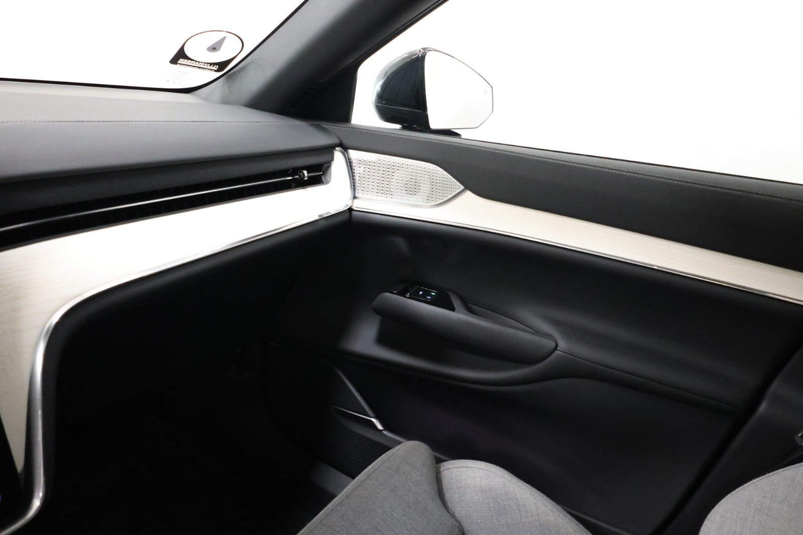 Sort Volvo EX90 fra 2024