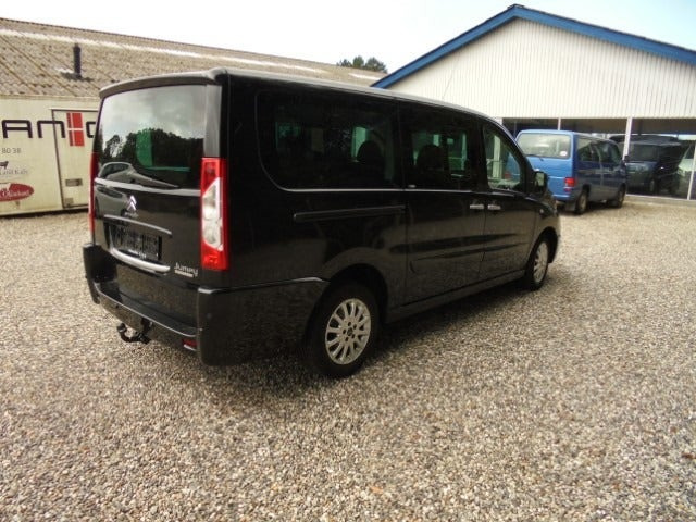 Blå Citroën Jumpy fra 2014