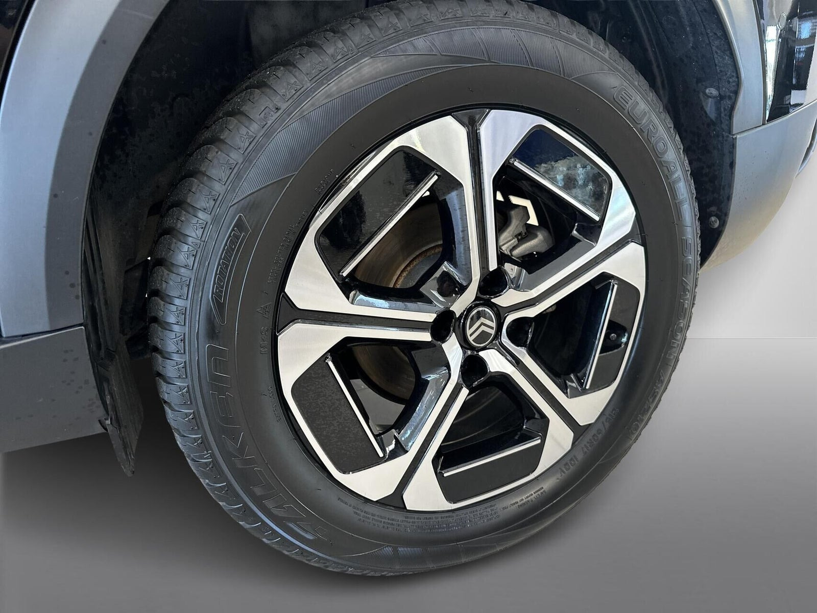 Rød Citroën e-C3 Aircross fra 2025