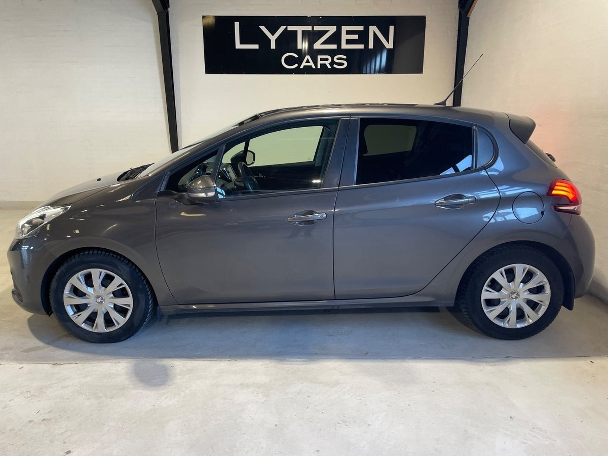 Grå Peugeot 208 fra 2018