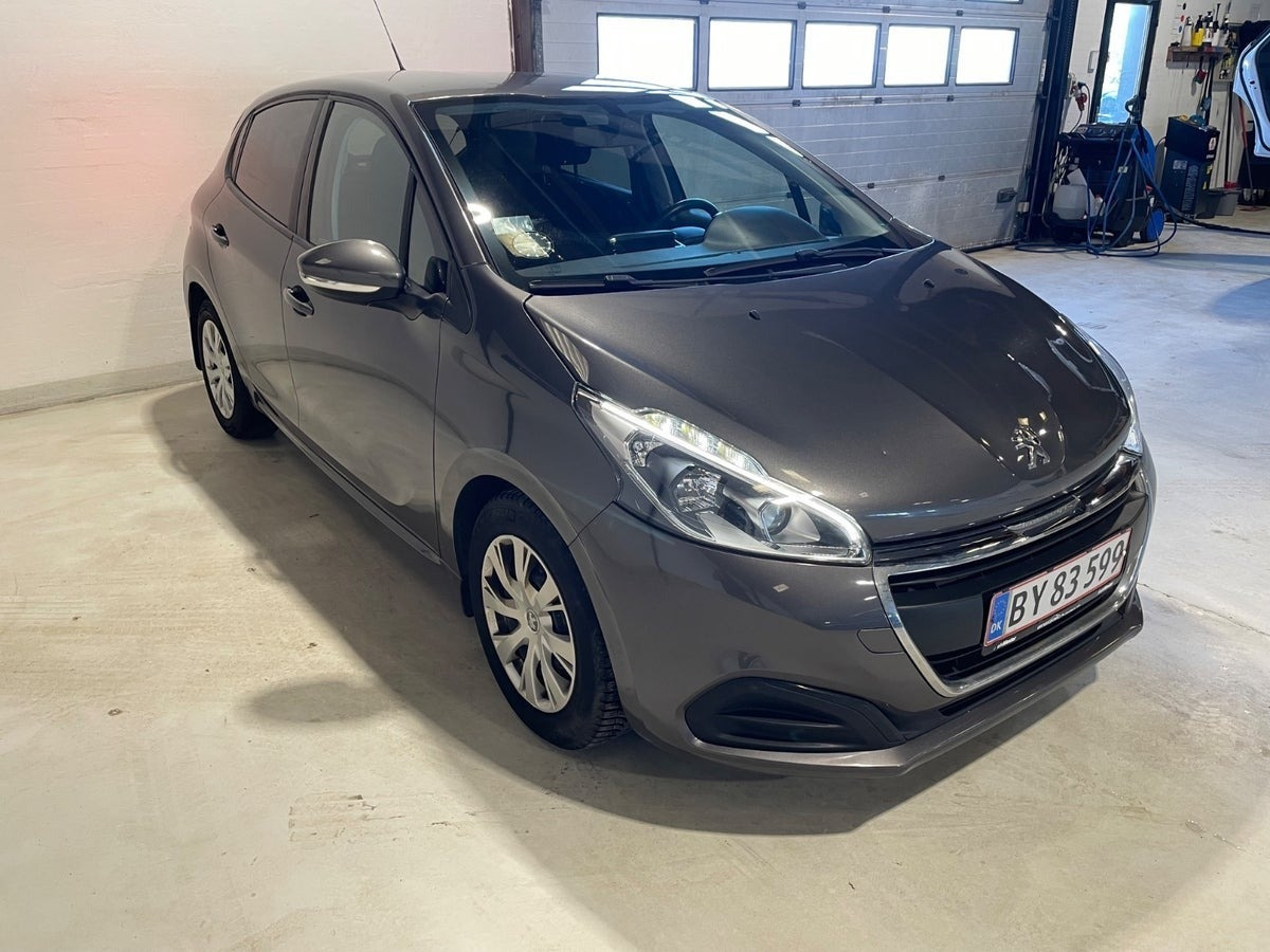 Grå Peugeot 208 fra 2018