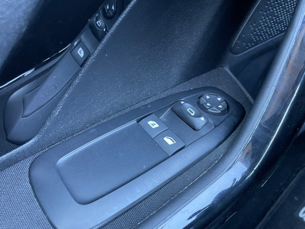 Grå Peugeot 208 fra 2018