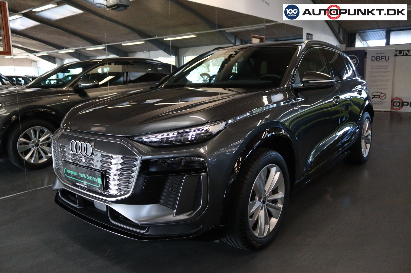Grå Audi Q6 e-tron fra 2025