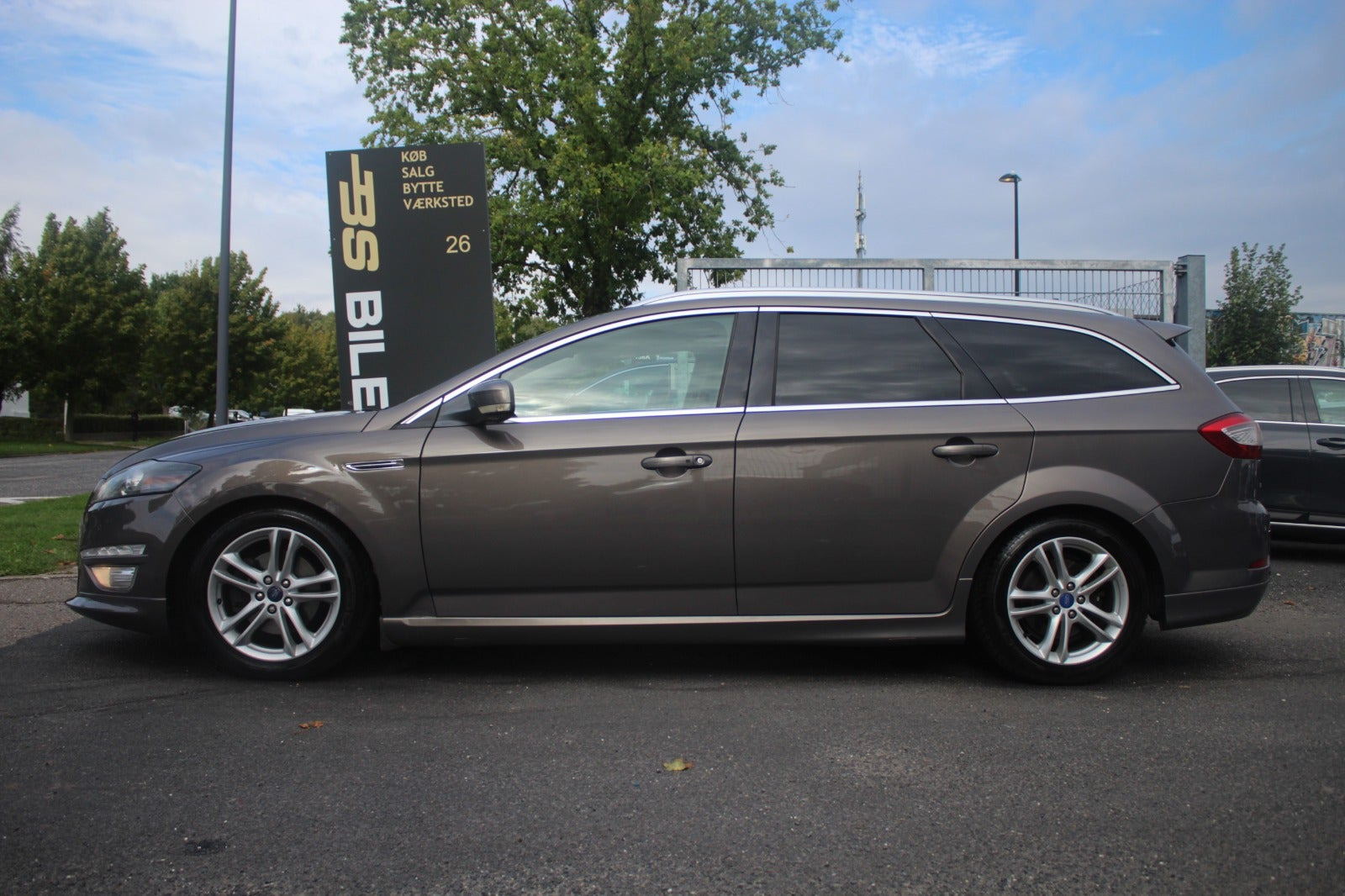 Brun Ford Mondeo fra 2012