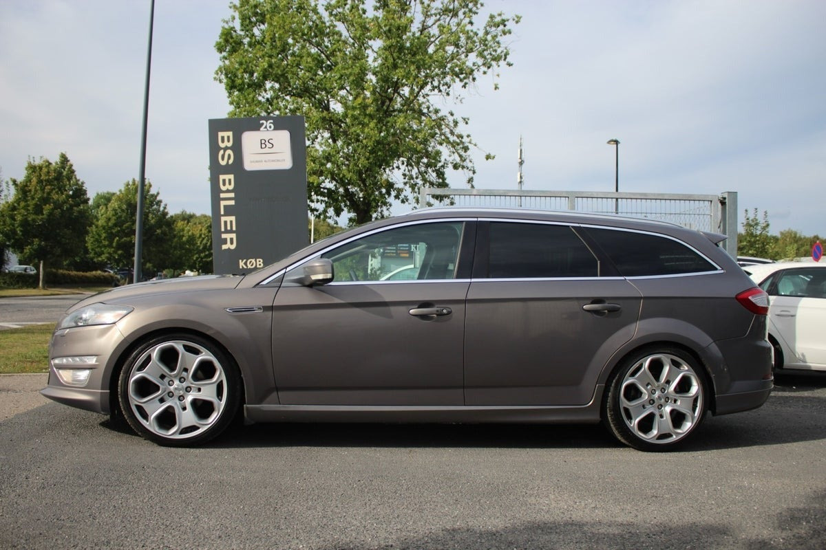 Brun Ford Mondeo fra 2012