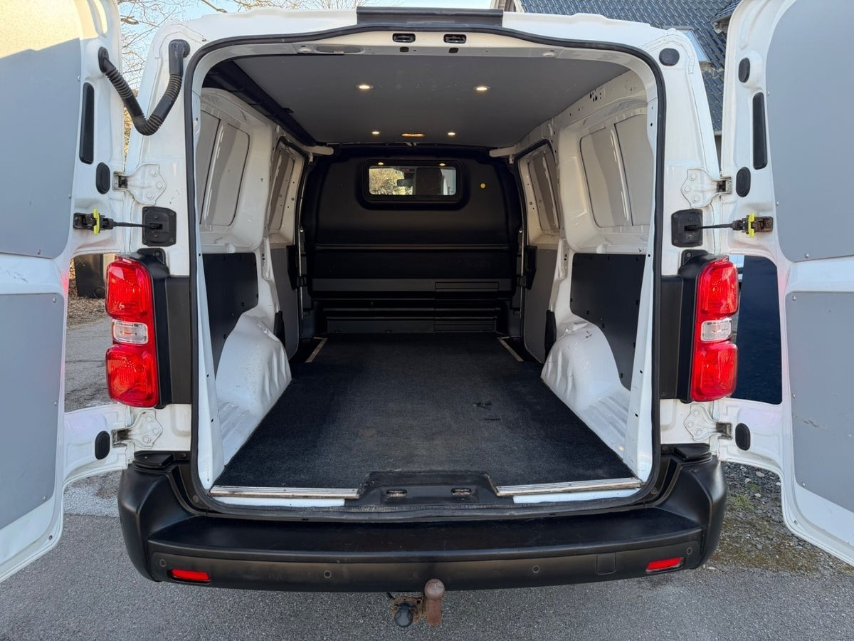 Hvid Toyota ProAce fra 2020