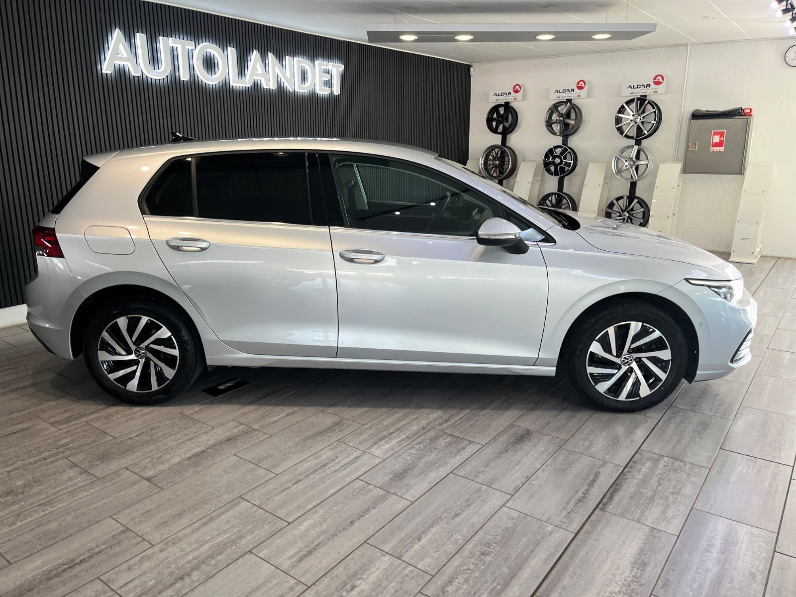 Sølv VW Golf VIII fra 2021