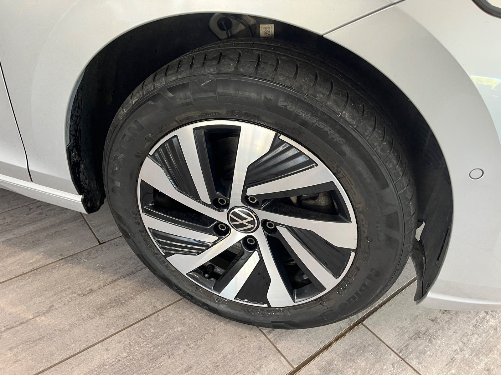 Sølv VW Golf VIII fra 2021