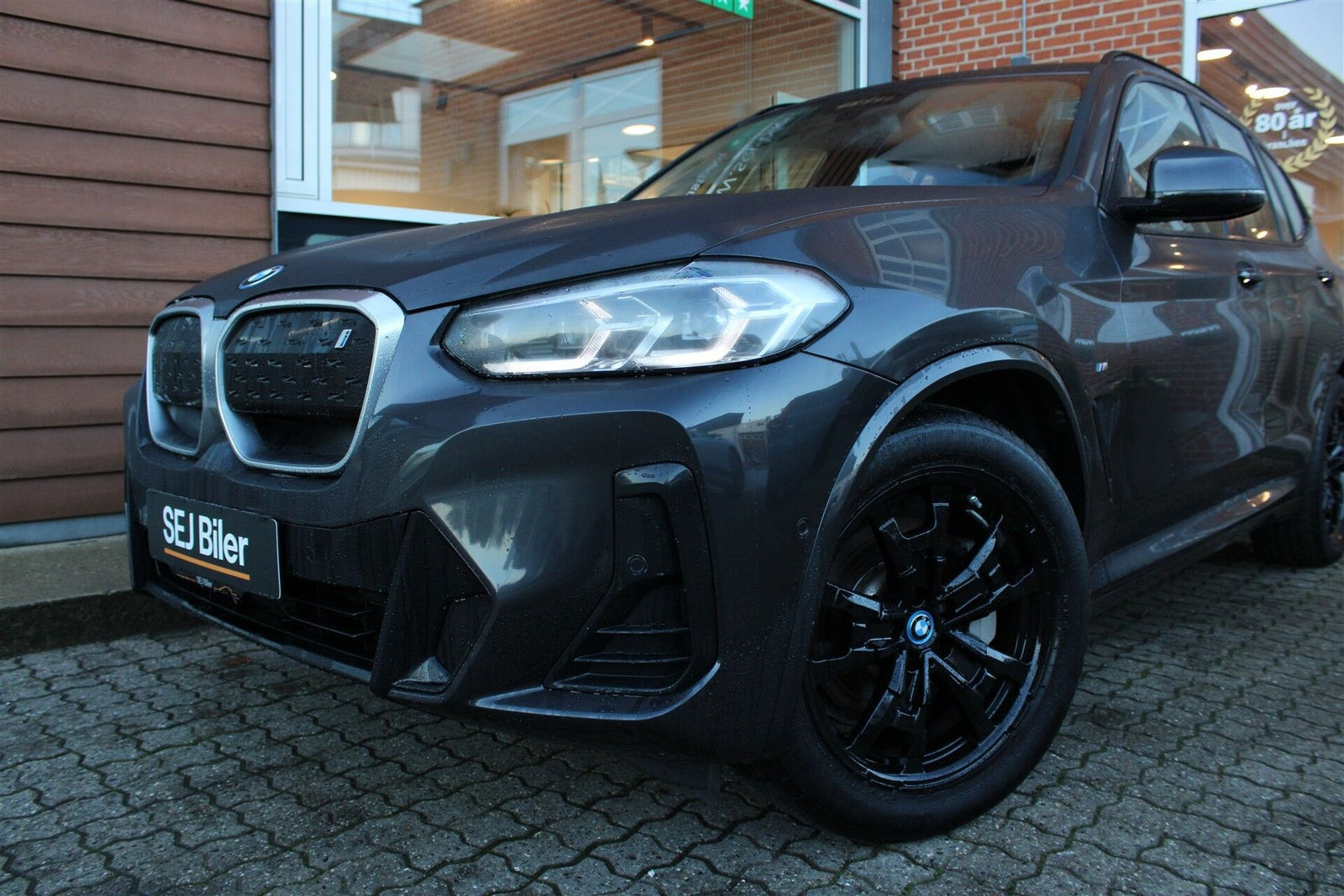 Grå BMW iX3 fra 2022