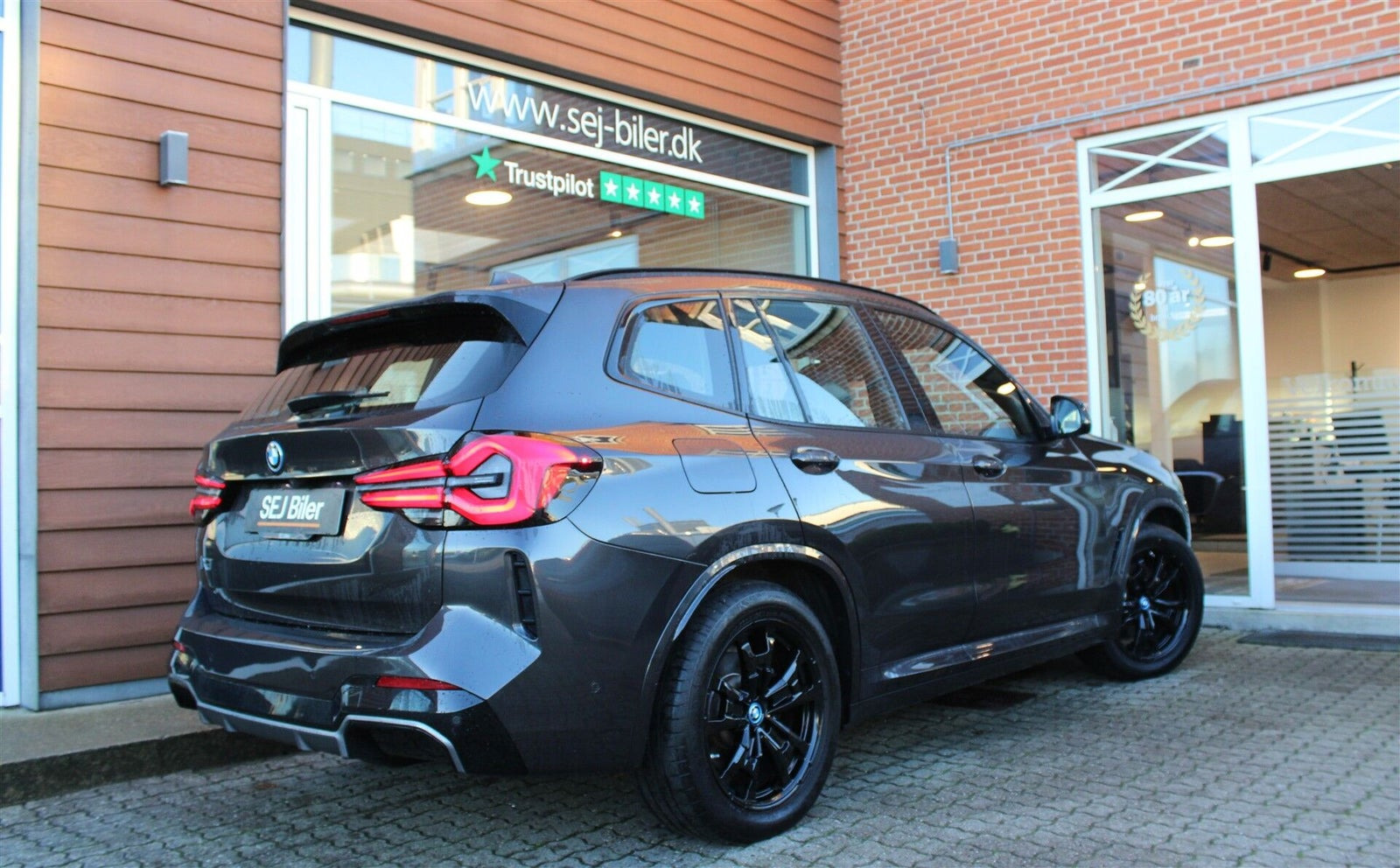 Grå BMW iX3 fra 2022