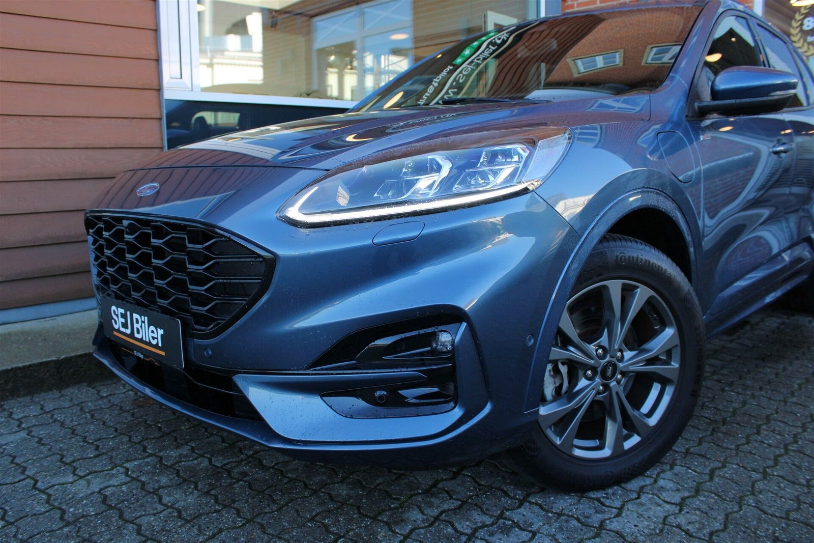 Blå Ford Kuga fra 2021