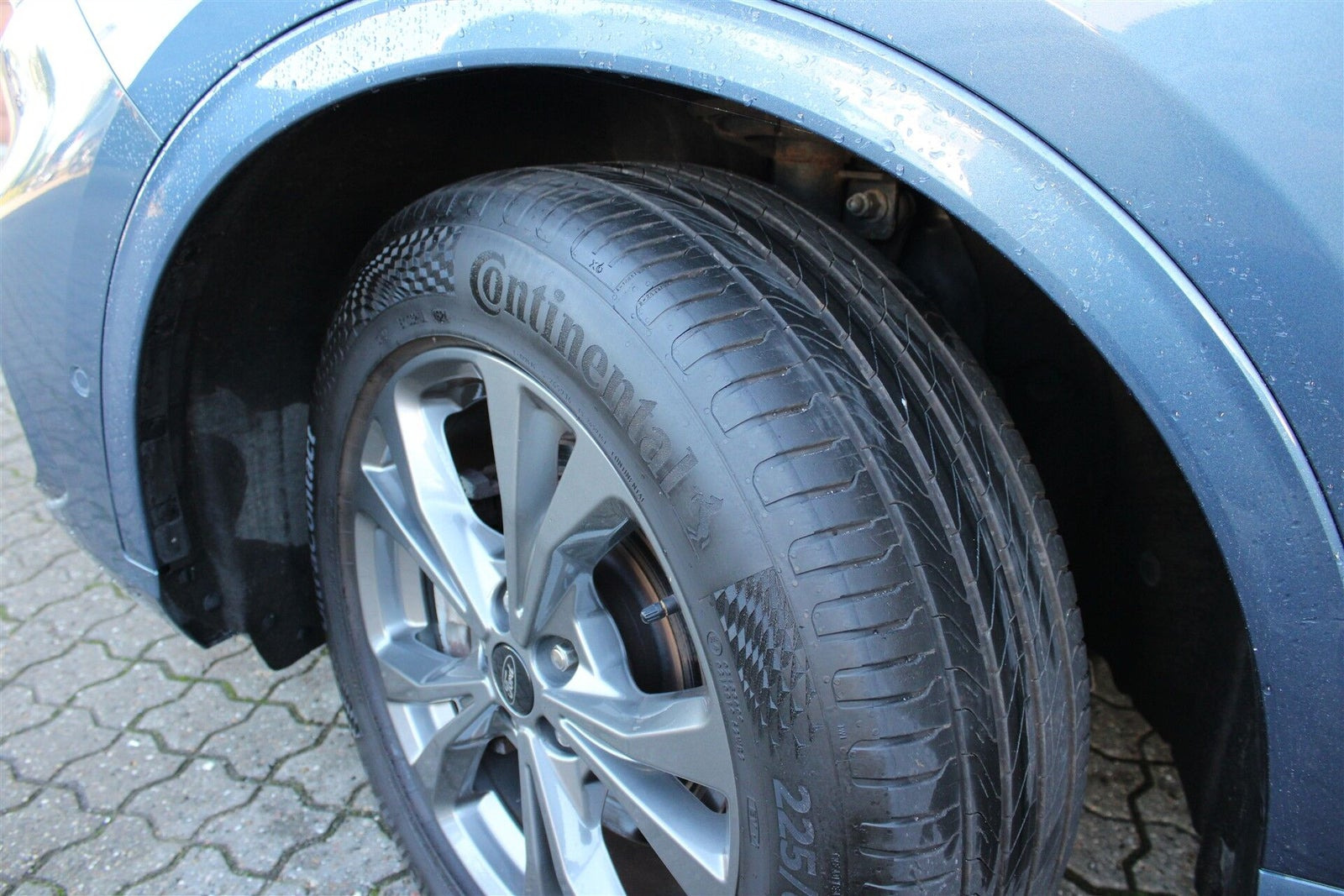 Blå Ford Kuga fra 2021