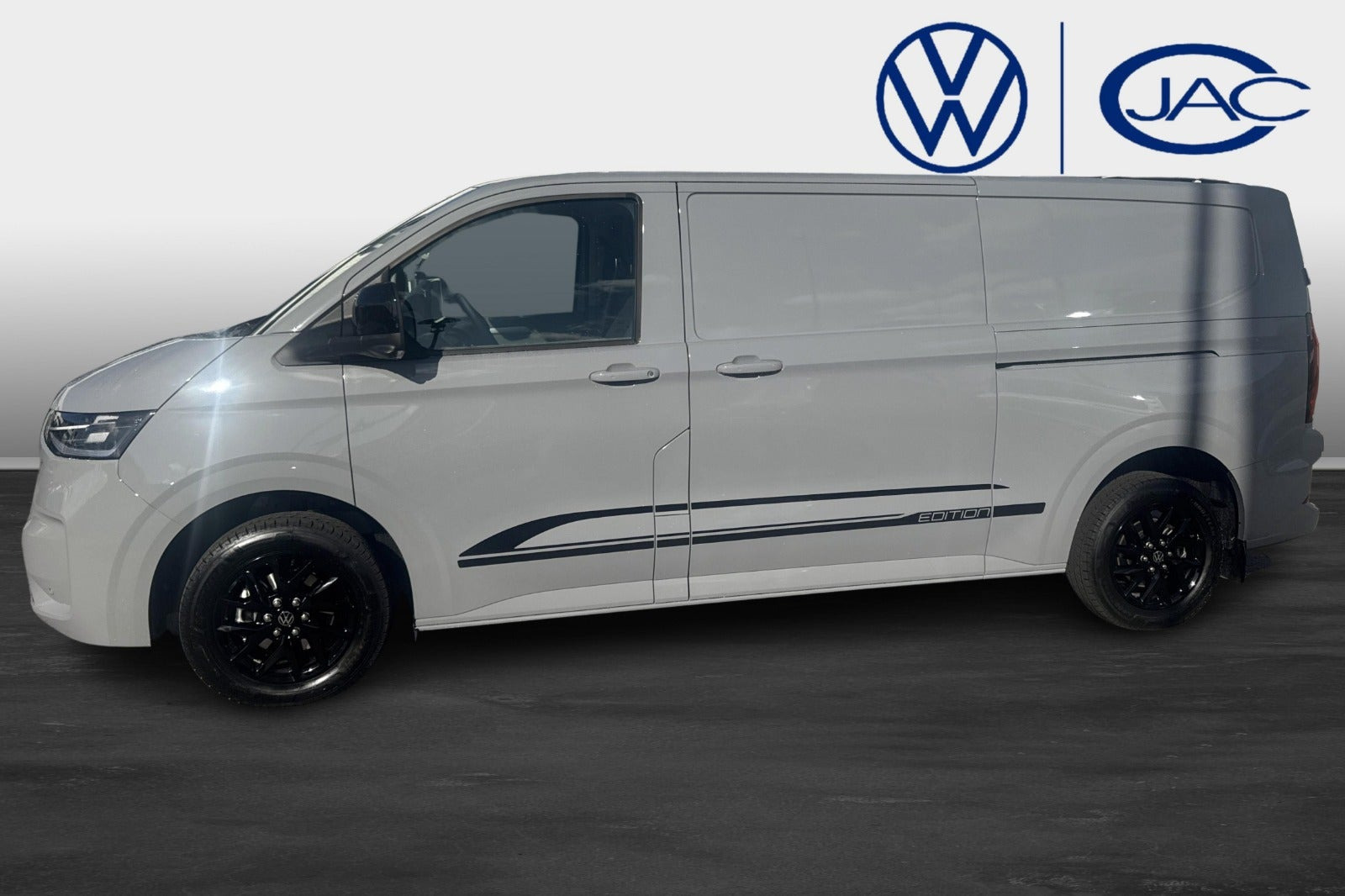 Grå VW Crafter 35 fra 2026