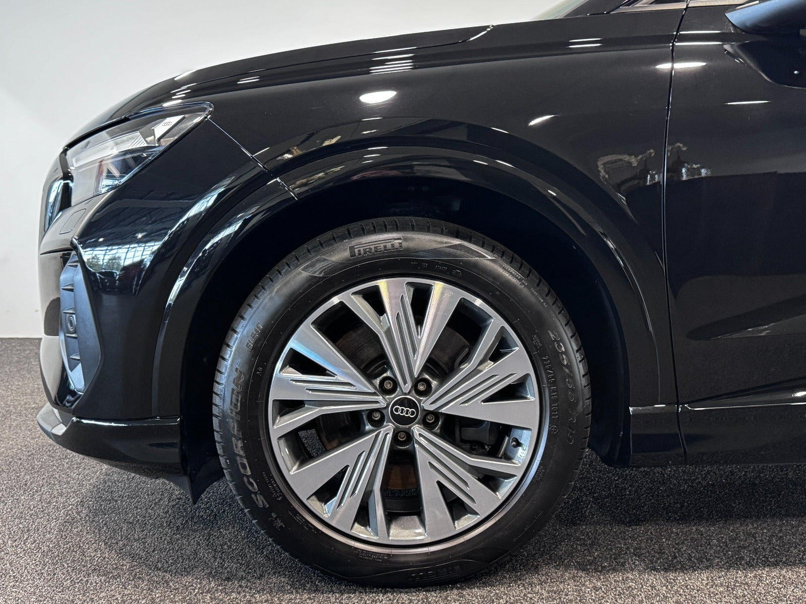 Sort Audi Q4 e-tron fra 2023