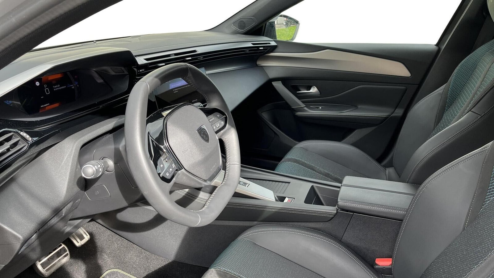 Grå Peugeot E-308 fra 2024