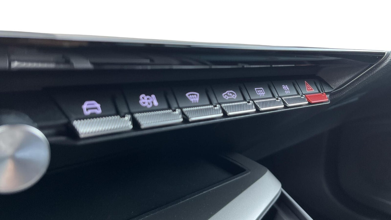 Grå Peugeot E-308 fra 2024