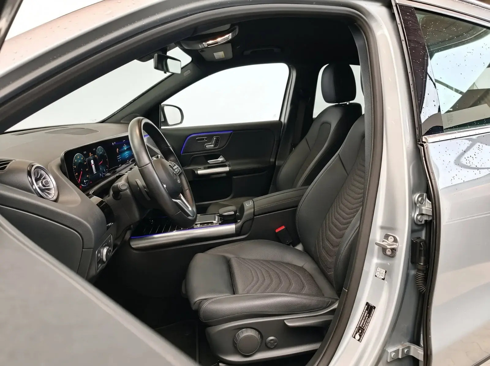 Sølv Mercedes EQA250+ fra 2025