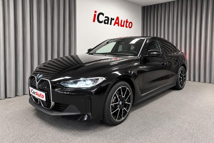 Sort BMW i4 fra 2023 set udefra