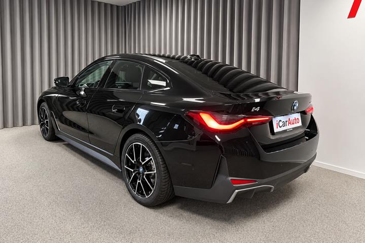Sort BMW i4 fra 2023