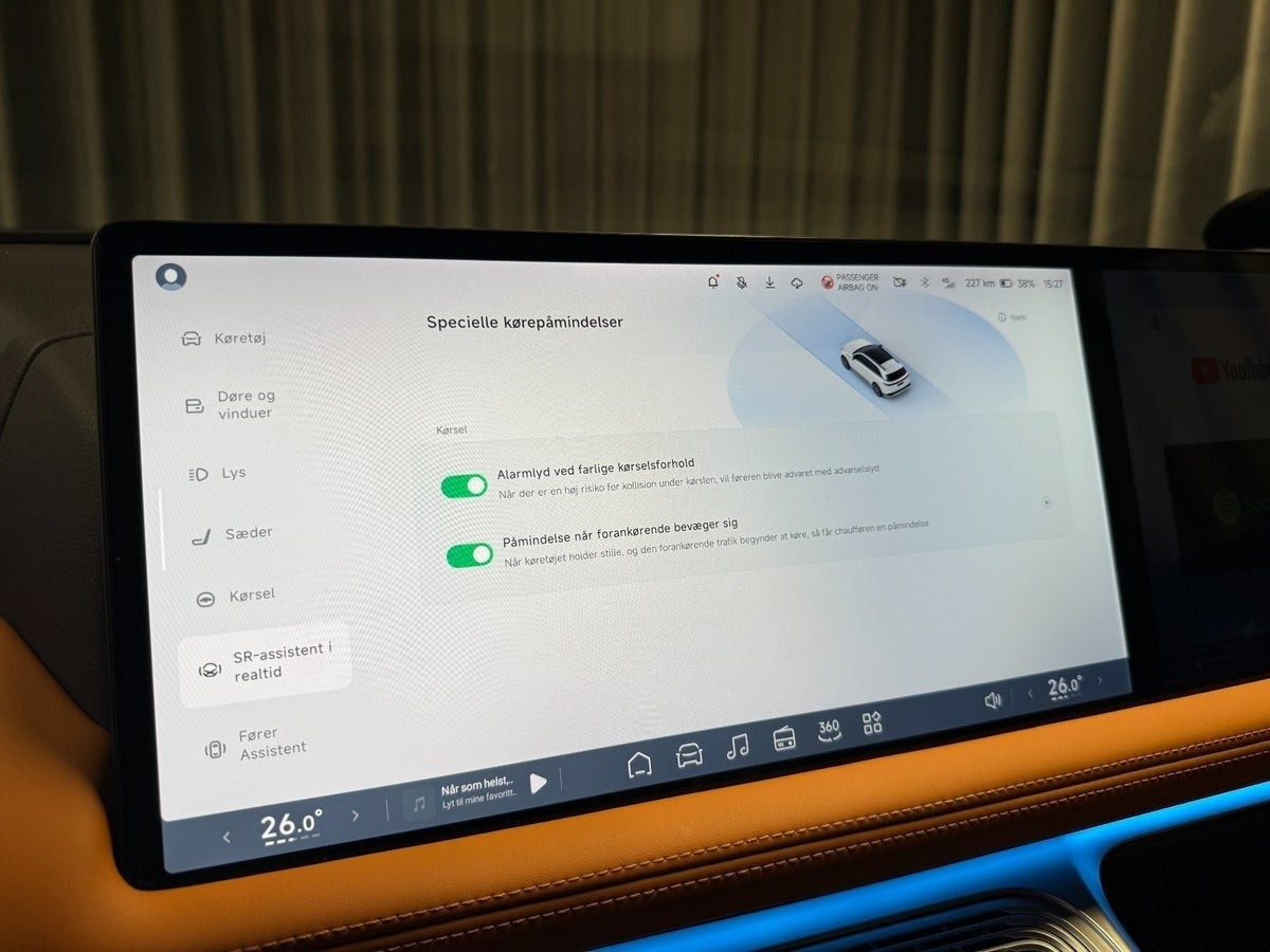 Grå Xpeng G9 fra 2023