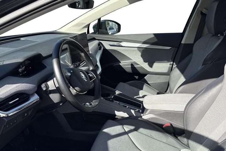 Grå Skoda Enyaq fra 2021