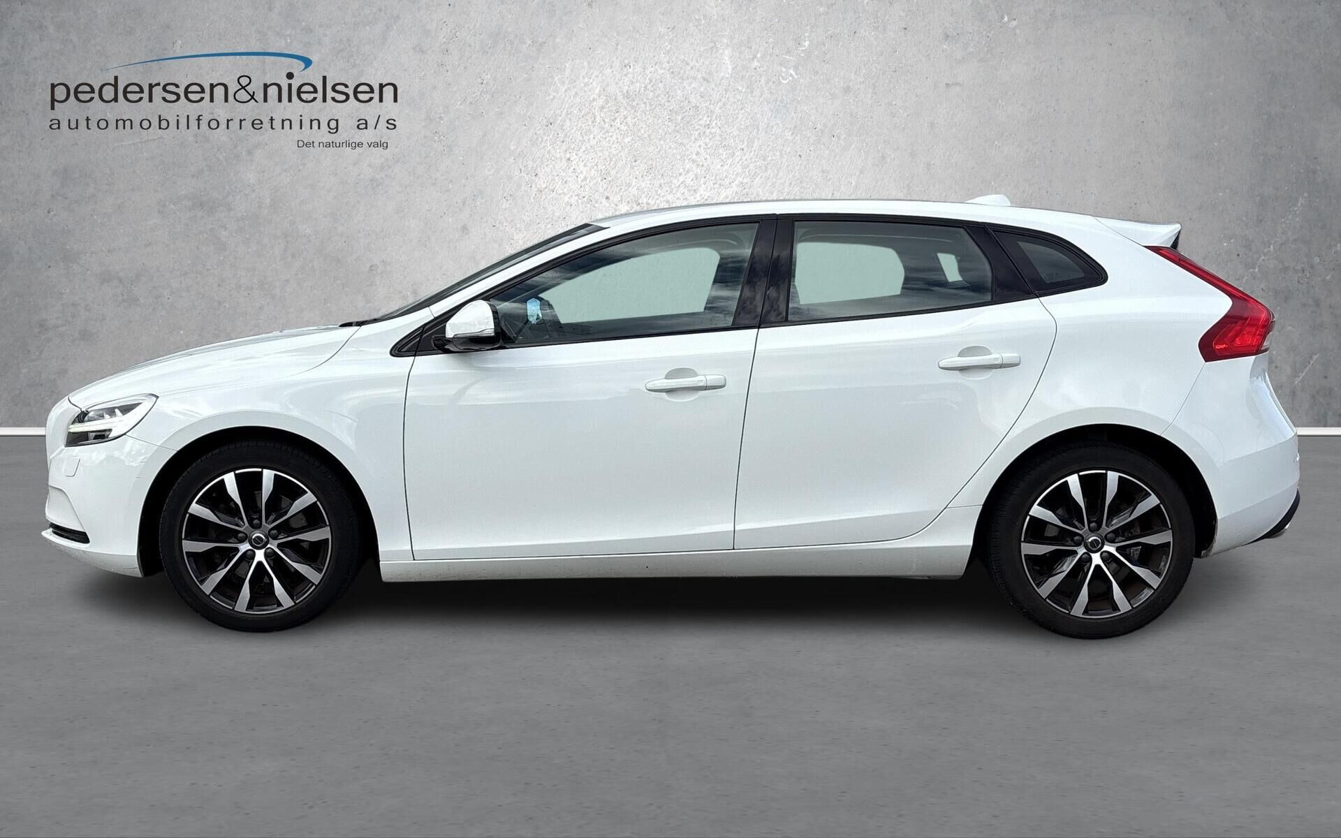 Hvid Volvo V40 fra 2019