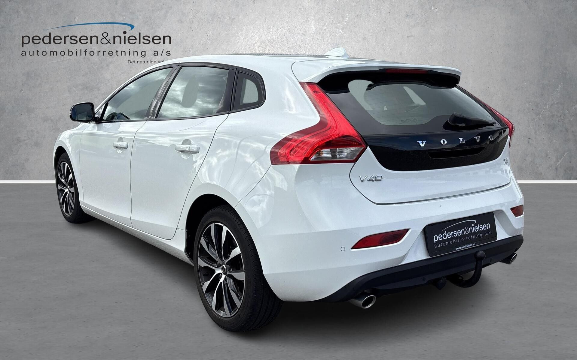 Hvid Volvo V40 fra 2019