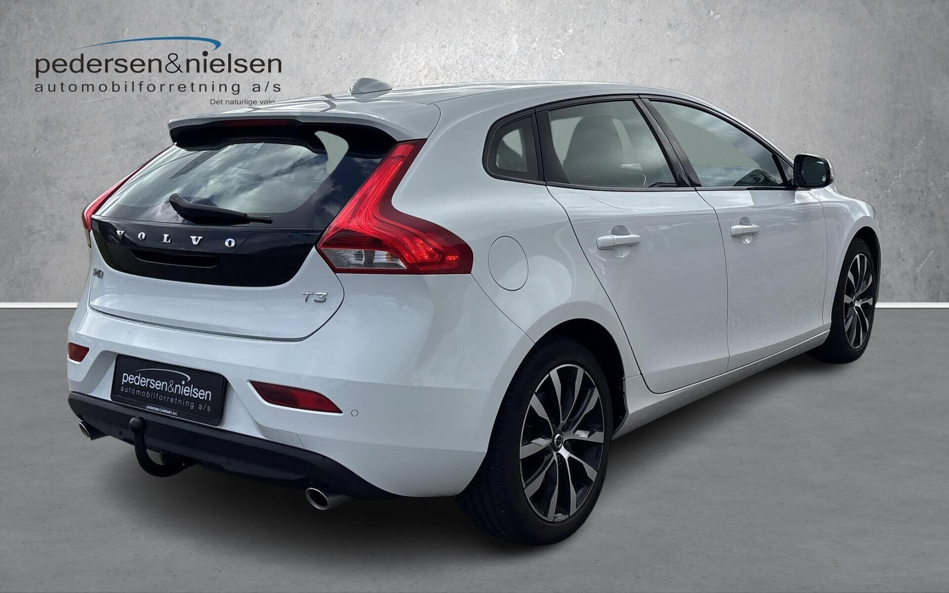 Hvid Volvo V40 fra 2019